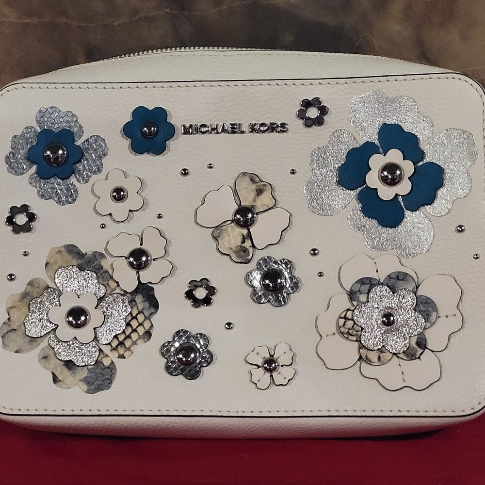 BRAND NEW, WITHOUT TAGS, MICHAEL KORS PURSE, MINT CONDITION!!!
